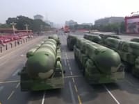 מצעד ראווה של טילים בליסטיים בין-יבשתיים סיניים / צילום: מתוך יוטיוב