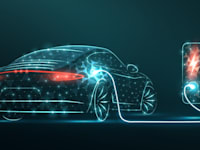 טעינת מכונית חשמלית / צילום: Shutterstock