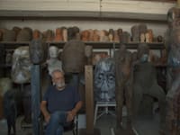 עופר ללוש בסטודיו שלו. ''אני איש אופטימי'' / צילום: אריאל ינאי