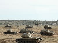 טנקים מצריים סמוך לרפיח, כפי שנראו לאחרונה / צילום: Reuters, Mohamed Abd El Ghany