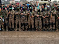 מחבלי חמאס בנקודת שחרור החטופים בנוסיראת ביום שבת האחרון / צילום: ap, Abdel Kareem Hana