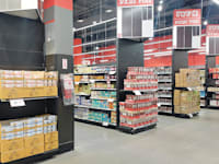 סניף יוניברס בנס ציונה / צילום: שירה ספיר