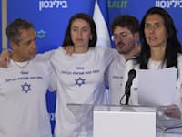 שלי שם טוב, אימו של עומר שם טוב, בהצהרה מבית החולים בילינסון, הערב (א') / צילום: N12