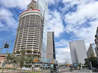 העבודות על מלון שרונה. החברה כבר ספגה קנס בגובה 14 מיליון שקל מרמ''י / צילום: Shutterstock