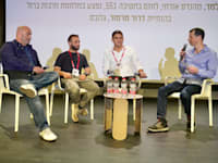 חנוך בודין, שחר קלמר והדר כהן בפאנל משותף בהנחיית דרור מרמור / צילום: כדיה לוי