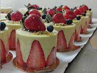 קינוחים בפטיסרי של קובי צביאלי / צילום: מתוך עמוד האינסטגרם פטיסרי רחובות