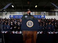 דונלד טראמפ נואם על סיפונה של נושאת המטוסים ג׳רלד ר. פורד, בעת השקתה, ב-2017 / צילום: Reuters, Jonathan Ernst