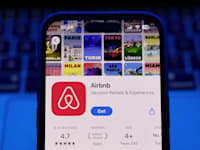 אפליקציית Airbnb / צילום: Reuters