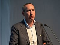 אורי אלון, יו''ר בנק לאומי, בכנס 40 עד 40 / צילום: תמר מצפי