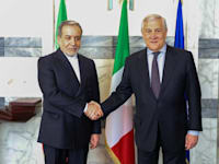 שר החוץ האיראני עבאס עראקצ'י, ושר החוץ האיטלקי אנטוניו טאיאני, בסבב שיחות הגרעין השני / צילום: Reuters