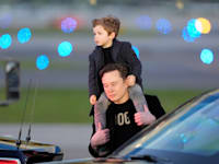 לאילון מאסק יש לגיון של ילדים. כך הוא מנהל אותו / צילום: ap, Manuel Balce Ceneta