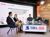 נתי אמסטרדם, רון קמחי ויונית גולדברג, בפאנל משותף / צילום: ניב קנטור