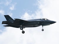 מטוס קרב תוצרת לוקהיד מרטין של חיל האוויר הנורבגי. על קרן העושר נאסר להשקיע ביצרנית הנשק האמריקאית / צילום: Reuters, IMAGO/Cody Froggatt