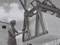 מפעל לבנים בתל אביב, שנות ה־40 / צילום: הנס פין