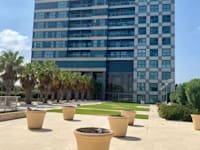 הבניין ברחוב השונית 10 במרינה של הרצליה / צילום: באדיבות אנגלו סכסון