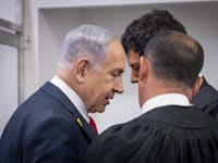ראש הממשלה בנימין נתניהו וסנגוריו / צילום: מרים אלסטר/פלאש90