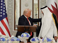 טראמפ לוחץ את ידו של אמיר קטאר, השייח' תמים בן חמד אאל ת'אני / אילוסטרציה: ap, Alex Brandon