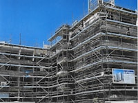 הבניין ברחוב המעפילים 8 באשדוד. הדיירים מתקשים למצוא יזם שיסיים את העבודות / צילום: נציגות דיירי הבניין