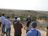 סיור בטחוני סביב נתיבות, בהובלת אמיר בר שלום, הפרשן הצבאי של גלי צה''ל / צילום: אבי רוקח