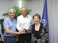 רעיה שטראוס בן דרור, ראש עיריית נהריה רונן מרלי ומנהל סייברארק ישראל  גיל רפפורט / צילום: אנצ'ו גוש