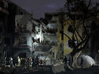 פגיעת טיל איראני בבניין בתל אביב / צילום: ap, Baz Ratner