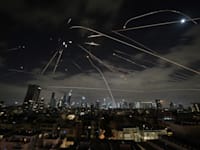 יירוט טילים מאיראן מעל שמי תל אביב, יום ראשון / צילום: ap, Leo Correa