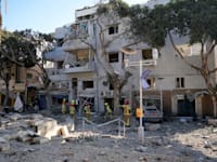 בניין שנפגע מטיל איראני בחיפה / צילום: ap, Baz Ratner