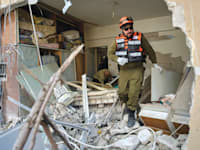 בניין שנפגע מטיל ברמת גן / צילום: ap, Oded Balilty