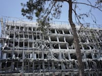 פגיעת הטיל במכון ויצמן / צילום: ap, Maya Alleruzzo