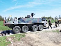 טנק שווייצרי. הניטרליות משאירה את התעשייה הביטחונית מאחור / צילום: Reuters, DENIS BALIBOUSE