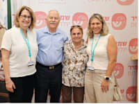 ד''ר אסנת לבציון–קורח, אלה ויאיר שמיר ופרופ' מיכל קובו מהמרכז הרפואי שמיר / צילום: איציק בירן