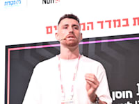 יהונתן בגס, מנהל המחקר בקבוצת יפעת, בכנס MAD 2025 / צילום: תמר מצפי