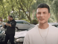 אסי עזר בפרוסמת ל-AIG / צילום: צילום מסך מיוטיוב