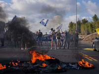 חסימת כביש, הבוקר / צילום: ap, Ohad Zwigenberg