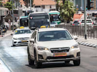 מוניות בדרכים / צילום: Shutterstock