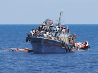 מבצע חילוץ מהגרים ליד לוב, 2015 / צילום: Reuters, Darrin Zammit Lupi