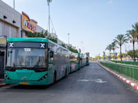 אוטובסים של אגד בתחנה המרכזית ראשון לציון / צילום: Shutterstock, shutterstock