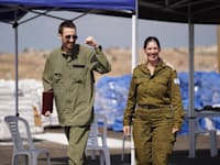 אבינתן אור ברגע החבירה לנציגי צה''ל / צילום: דובר צה''ל