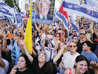 יום השחרור של החטופים החיים / צילום: ap, Oded Balilty