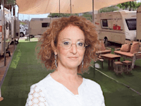דליה קורקין, ומתחם טיפול של עמל ומעבר / צילום: מצגת החברה