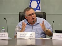ח''כ דוד ביטן בדיון בוועדת הכלכלה בהצעה לשינוי דרך מינוי מועצת התאגיד / צילום: דוברות הכנסת, דני שם טוב/נועם מושקוביץ