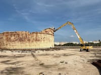 הריסת מיכל הדלק הראשון שתוחם את קריית חיים / צילום: תש''א