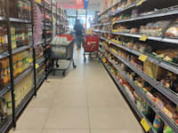 סופרמרקט בתל אביב / צילום: גלית חתן