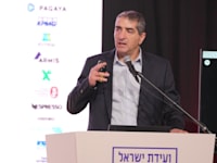 פרופ' יצחק קרייס בוועידת ישראל לעסקים / צילום: כדיה לוי