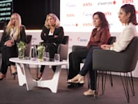 מימין: הילה ויסברג, ענבל קרייס, פרופ' אסנת לב ציון קורח, קרן כהן חזן / צילום: כדיה לוי