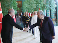 מנסור יבאש, ראש עיריית אנקרה (מימין), עם הנשיא ארדואן / צילום: Reuters, Anadolu