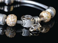 צמיד של פנדורה / צילום: שטארסטוק