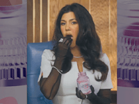 קורטני קרדשיאן בסרטון הקמפיין. כל המשפחה משתתפת בקידום / צילום: צילום מסך יוטיוב