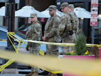 עוצר הוטל על מעון הנשיא / צילום: ap, Mark Schiefelbein