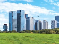 אזור המשרדים של בני ברק. מה קורה ליתרון התחרותי במציאות? / צילום: Shutterstock